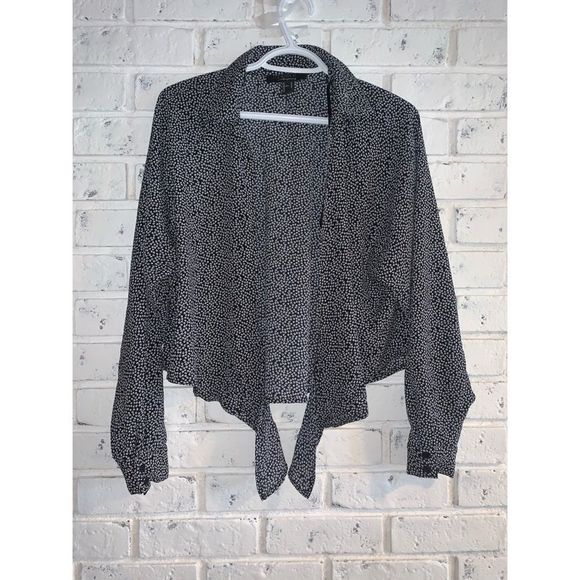 Forever 21 | Cropped Black & White Tie Front Top - Picture 4 of 7